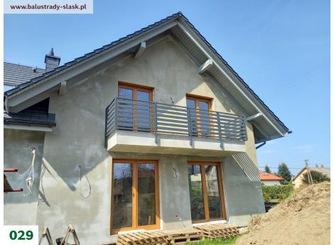 Czarna balustrada balkonowa