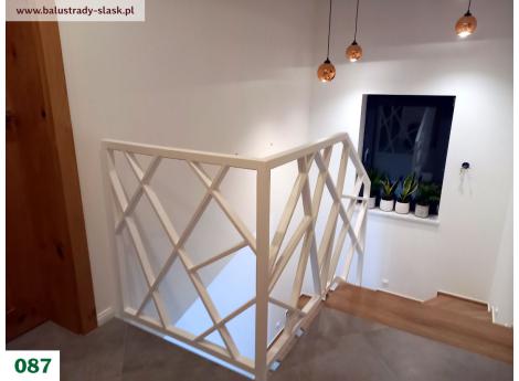 białe balustrady ażurowe