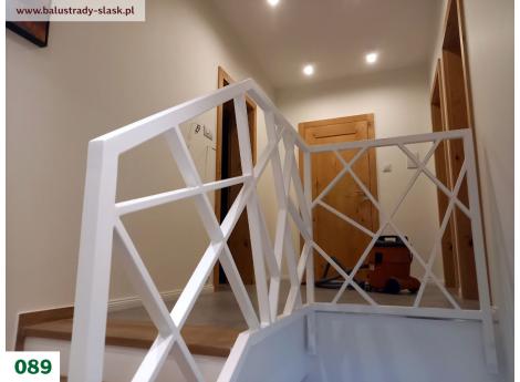 białe balustrady wewnętrzne ażurowe