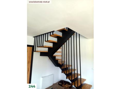 schody wewnętrzne i balustrady